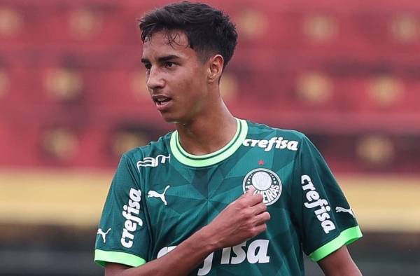Capitão da Seleção, parceiro de Endrick… Quem é Vitor Reis, joia do Palmeiras citada em jornal inglês