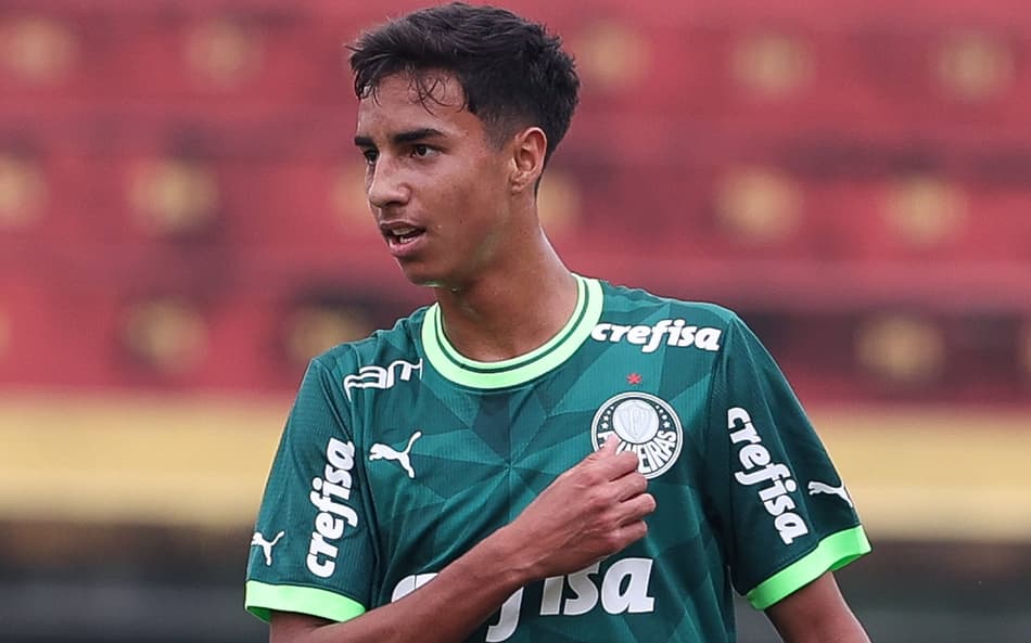 Capitão da Seleção, parceiro de Endrick… Quem é Vitor Reis, joia do Palmeiras citada em jornal inglês