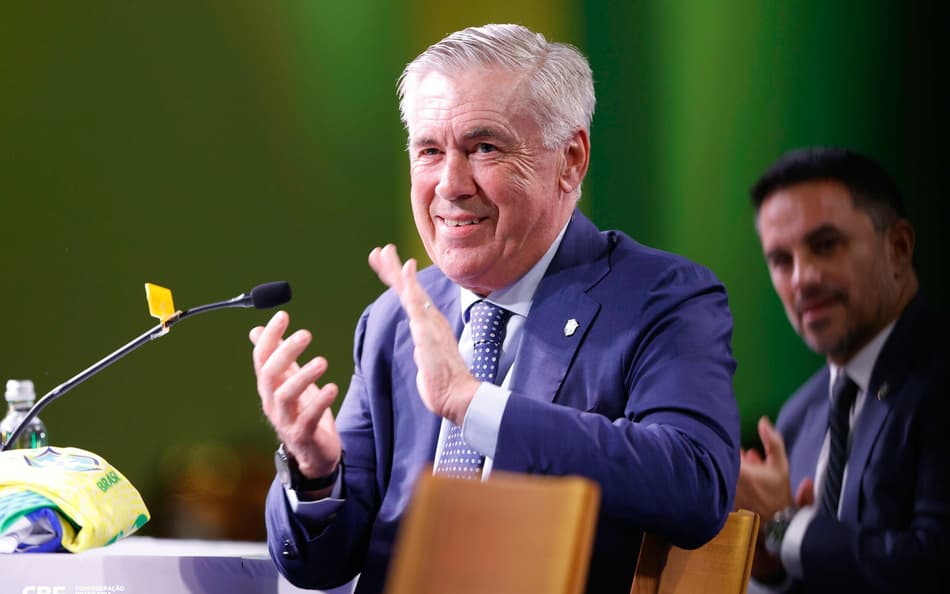 Carlo Ancelotti é convidado por escola de samba do Rio; veja