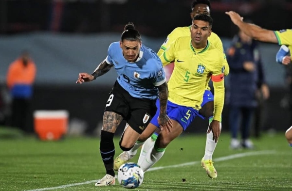 Casemiro lamenta lesão de Neymar e analisa derrota da Seleção: ‘Momento não é bom’