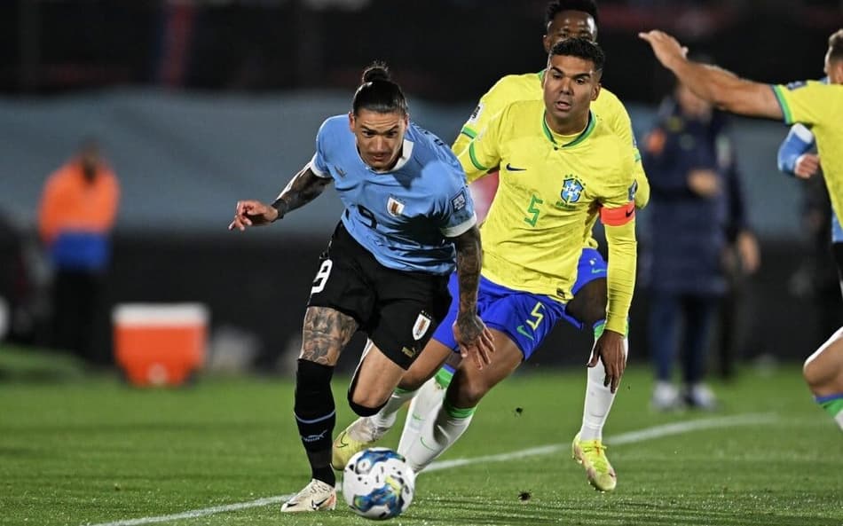 Casemiro lamenta lesão de Neymar e analisa derrota da Seleção: ‘Momento não é bom’