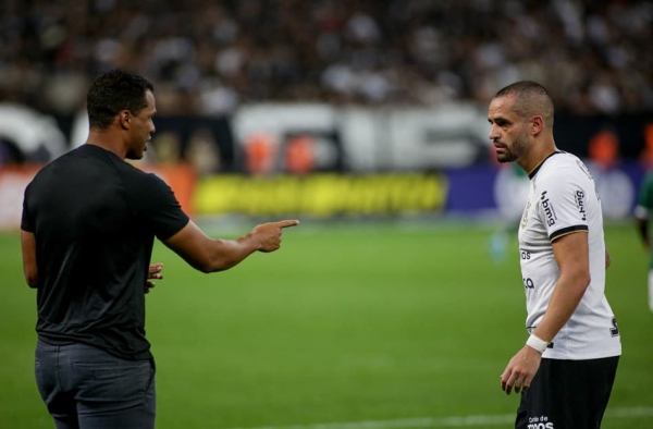 Com ausência de Renato Augusto, Lázaro precisará encontrar substituto no elenco do Corinthians