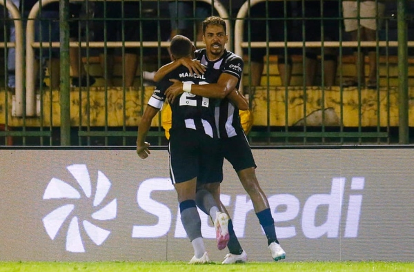 Com brilho de Eduardo, Botafogo vence Portuguesa e avança para final da Taça Rio