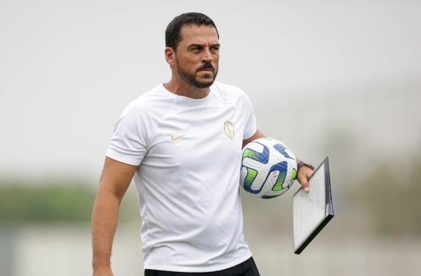 Com comissão completa, novo auxiliar de Luxemburgo comanda treino do Corinthians visando o Fortaleza
