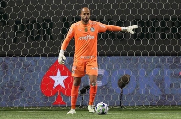 Com contrato até o fim do ano, Lomba dá pistas sobre o seu futuro no Palmeiras