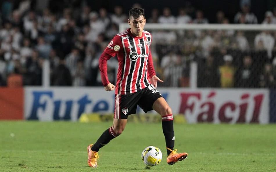 Com desejo de permanecer no São Paulo, Ferraresi diz que ‘espera devolver carinho da torcida em campo’