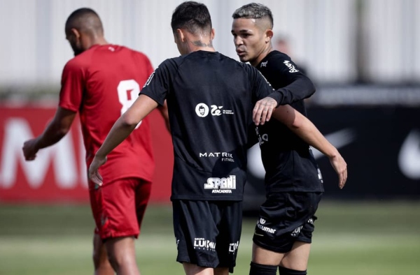 Com gol de bicicleta e testes de Luxemburgo, Corinthians vence a Portuguesa em jogo-treino
