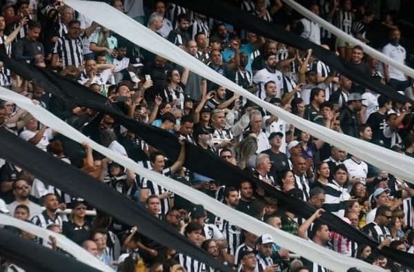 Com ingressos esgotados a cada rodada como mandante, Botafogo ‘infla’ sua média de público no Nilton Santos; veja números