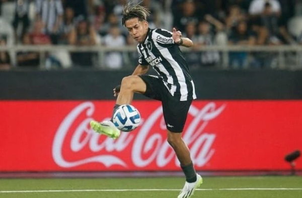 Com moral no Botafogo, Matías Segovia fala sobre interesse do Barcelona