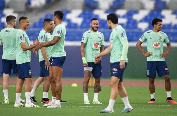 Com Neymar e elenco quase completo, Seleção treina pela primeira vez sob o comando de Diniz
