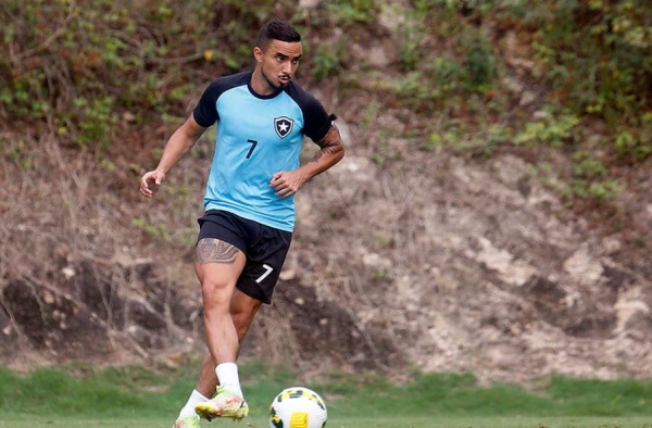 Com novidade, Botafogo confirma lista de relacionados enfrentar o Fluminense