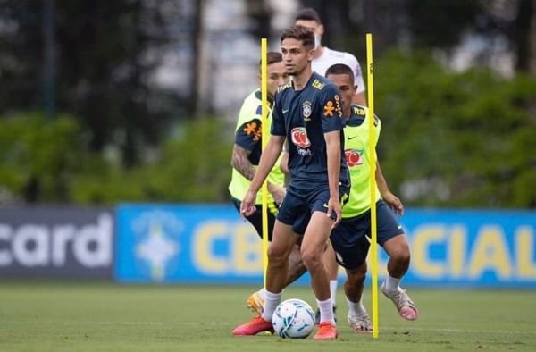 Com passagens pela seleção, Danilo Mendes busca se firmar no futebol