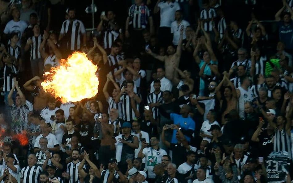 Com presença de John Textor e dúvidas no ataque, Botafogo busca manter série invicta no Nilton Santos