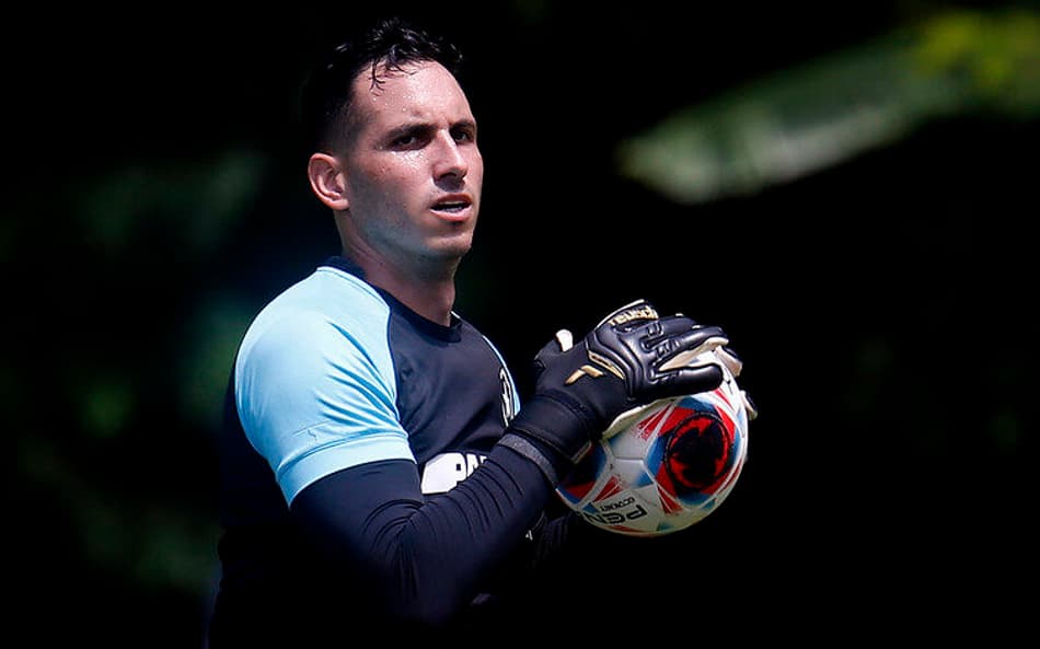 Com retorno de Gatito Fernández, Botafogo divulga relacionados para partida diante do Athletico-PR pelo Brasileirão