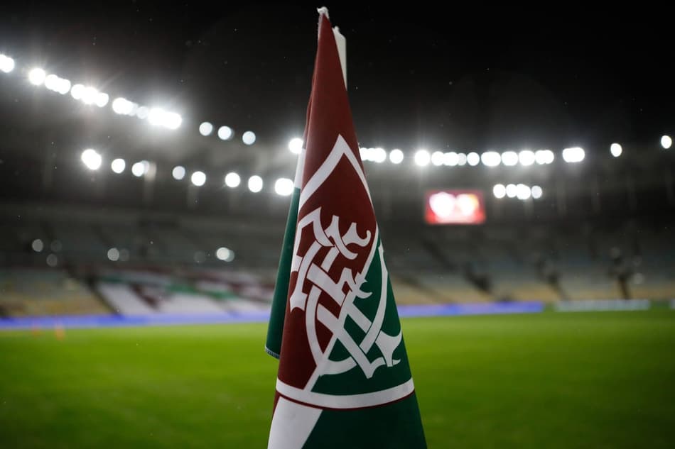 Confusão entre torcedores do Fluminense e policiais ocorre no entorno do Maracanã antes de jogo pela Libertadores