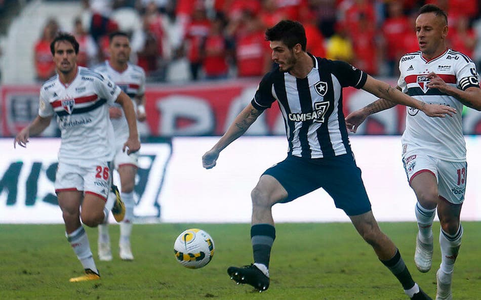 Contrato do Botafogo com Lucas Piazon encerra, e meia retorna ao Braga