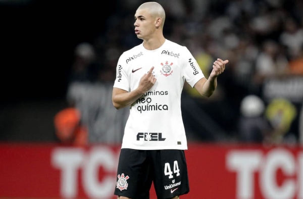 Corinthians anuncia renovação de Gabriel Moscardo, joia do terrão