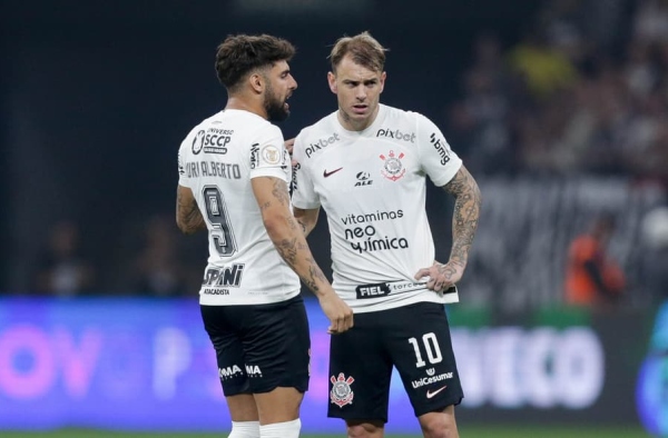 Corinthians: Luxemburgo volta atrás e tenta encaixar Yuri Alberto e Róger Guedes no time titular
