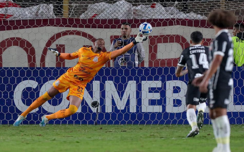 Corinthians recebe sondagens de times da Europa pelo goleiro Carlos Miguel