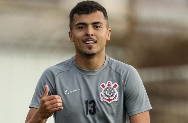 Corinthians renova contrato com lateral após atleta romper ligamento do joelho