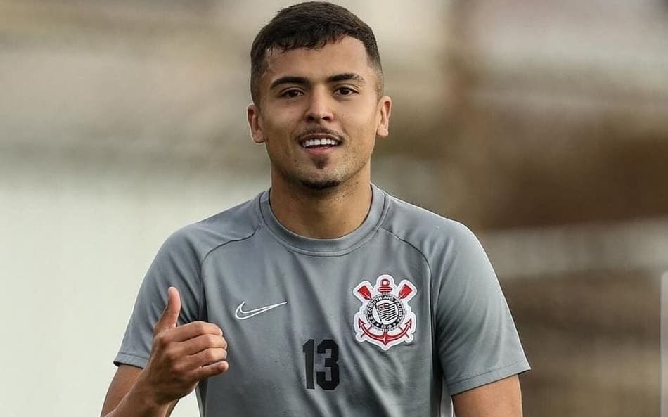 Corinthians renova contrato com lateral após atleta romper ligamento do joelho