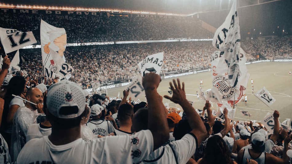 Corinthians repudia cantos homofóbicos no Majestoso e pede colaboração da torcida