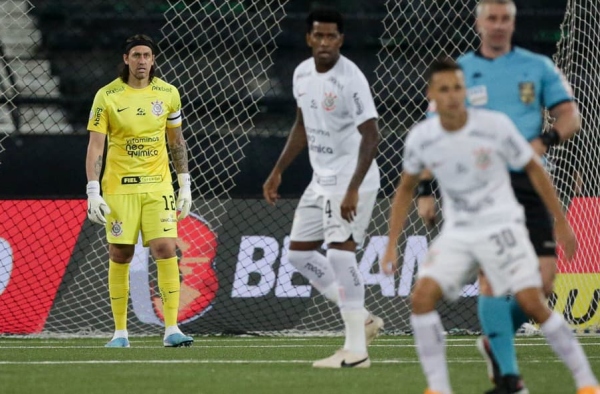 Corinthians revive drama na bola aérea e não espanta fantasma como visitante na temporada
