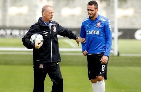 Corinthians tem oito jogadores que já foram comandados por Mano Menezes
