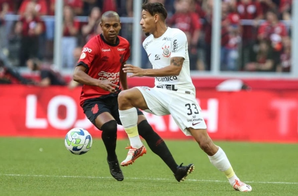 Corinthians x Athletico-PR: onde assistir ao vivo, horário e escalações do jogo pelo Brasileirão
