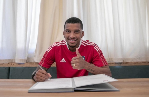 Dalbert, ex-Inter de Milão, é o novo reforço do Internacional