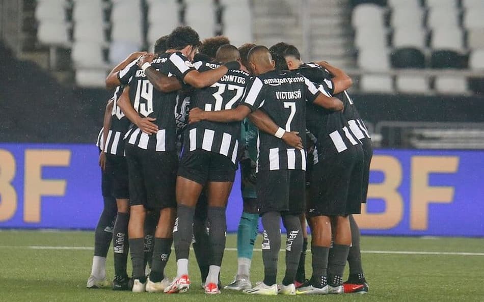 Demissão de técnico no Botafogo é feito inédito entre líderes do Brasileirão, mas time pode se inspirar em campanhas anteriores