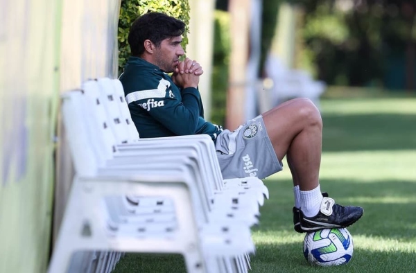 Descansar? Abel Ferreira dá pista sobre futuro, e Palmeiras confia em prorrogar permanência