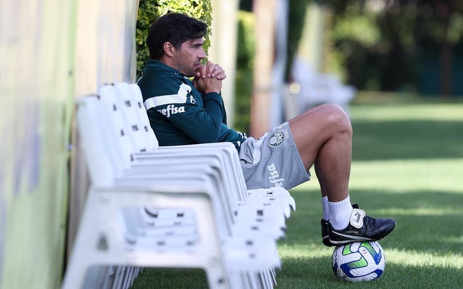 Descansar? Abel Ferreira dá pista sobre futuro, e Palmeiras confia em prorrogar permanência