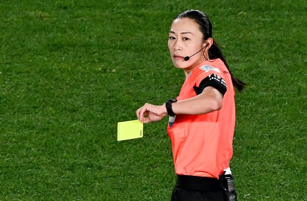 Desde quando existem os cartões no futebol?