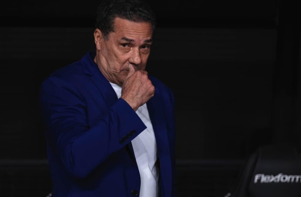 Diretoria do Corinthians vê legado no trabalho de Luxa, mas isso não é o suficiente para evitar possível demissão