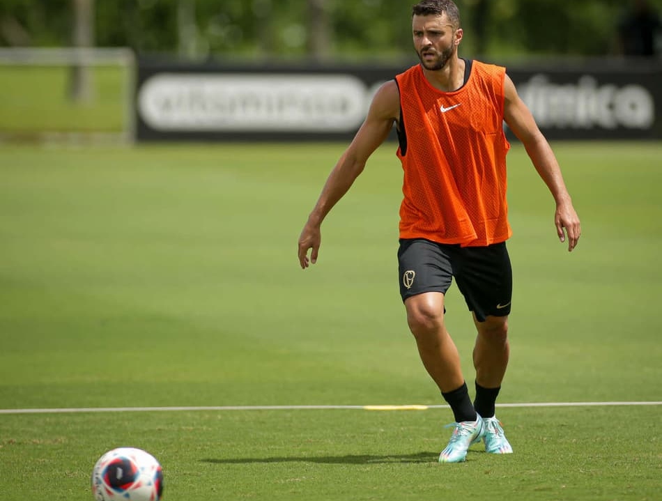 Dirigente do Corinthians dispara contra Júnior Moraes: ‘Covarde e mentiroso’