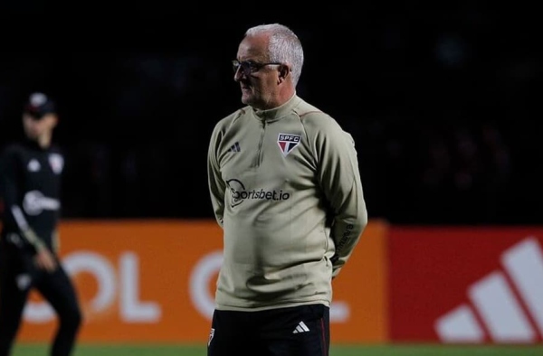 Dorival faz discurso forte contra cera no futebol sul-americano e sugere aplicação de regra do basquete