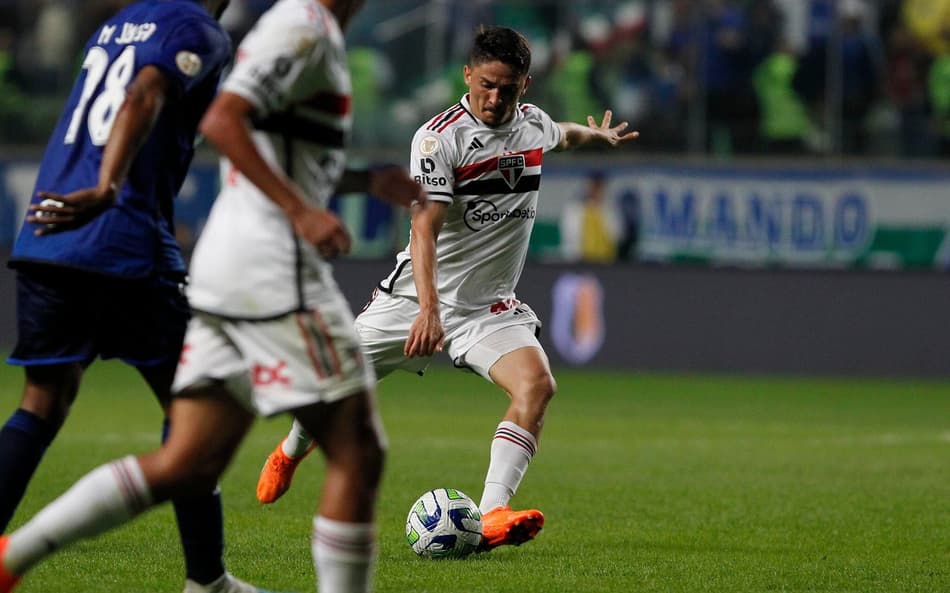 Dorival volta a pedir manutenção do elenco na janela, mas São Paulo não deve atender