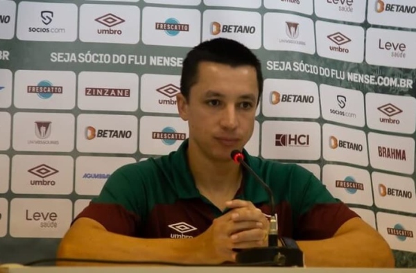 Eduardo Barros expõe bronca com arbitragem após derrota do Fluminense: ‘O VAR não pode deixar de analisar com critério’