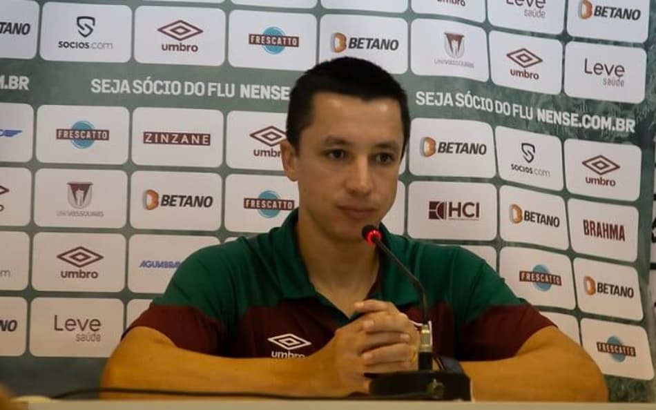 Eduardo Barros expõe bronca com arbitragem após derrota do Fluminense: ‘O VAR não pode deixar de analisar com critério’