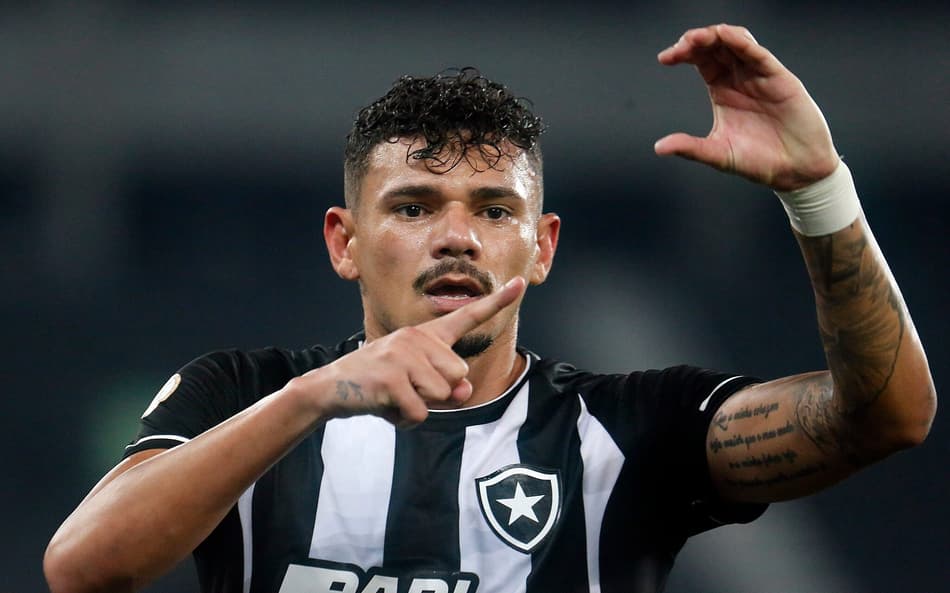 Ele é fogo… Tiquinho Soares entra em lista histórica do Botafogo no século XXI