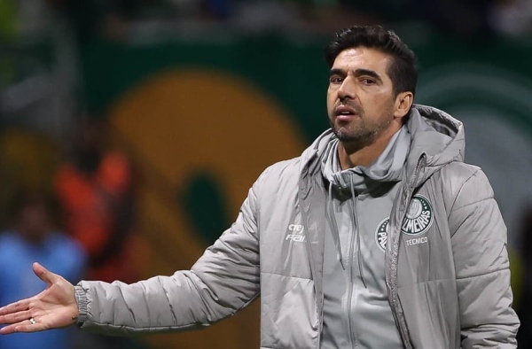 Eliminação do Palmeiras desperta insatisfação interna com ‘teimosia’ de Abel Ferreira