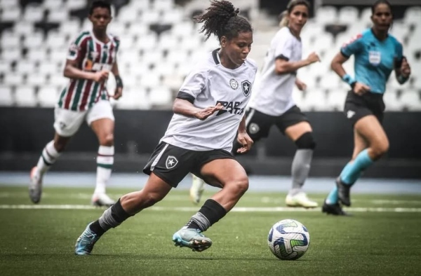 Em clássico marcado por briga, Botafogo e Fluminense empatam no Brasileiro Feminino A2