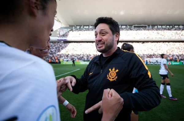 Em despedida da Arena, Arthur Elias mira ‘cereja do bolo’ em trabalho no Corinthians