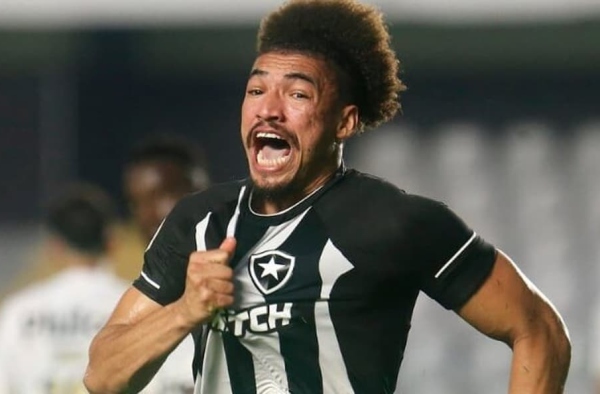 Em fase artilheira, Adryelson está entre os jogadores que mais vencem duelos aéreos no Brasileiro