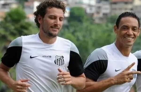 Em meio a busca por um novo treinador, Santos discute possibilidade de contratar ídolo para ser substituto de Falcão na coordenação esportiva