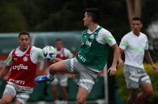 Em transição física, Atuesta destaca evolução em tratamento no Palmeiras