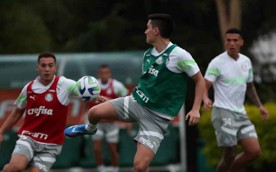 Em transição física, Atuesta destaca evolução em tratamento no Palmeiras