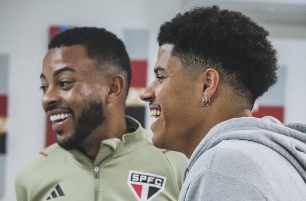 Em treino com visita especial, Talles Costa, Moreira e Welington participam de parte da atividade com elenco do São Paulo