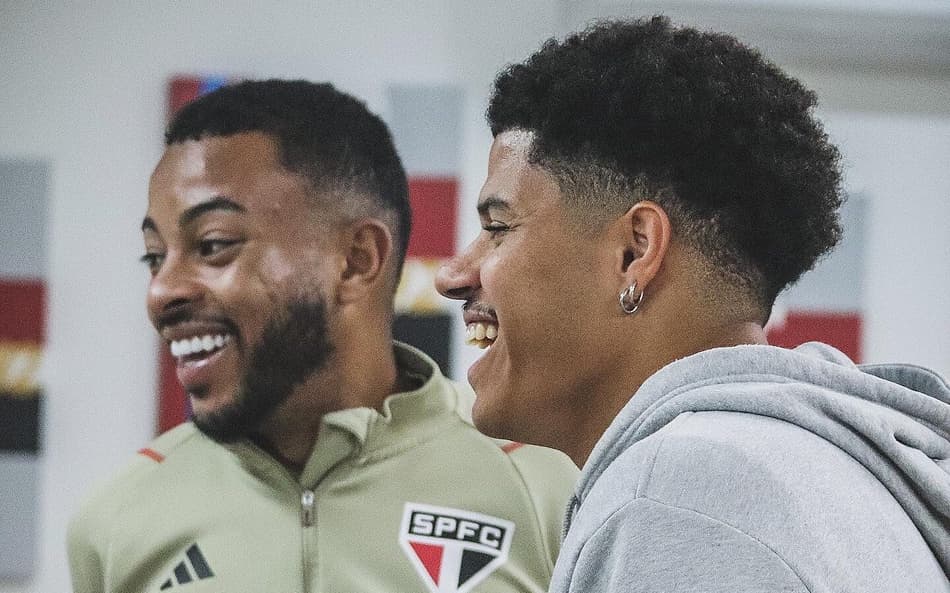 Em treino com visita especial, Talles Costa, Moreira e Welington participam de parte da atividade com elenco do São Paulo
